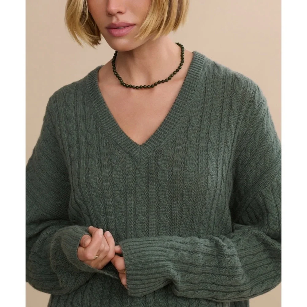 JENNI KAYNE Nell V-Neck Cable Knit Sweater in Pine XS - Picture 2 of 14